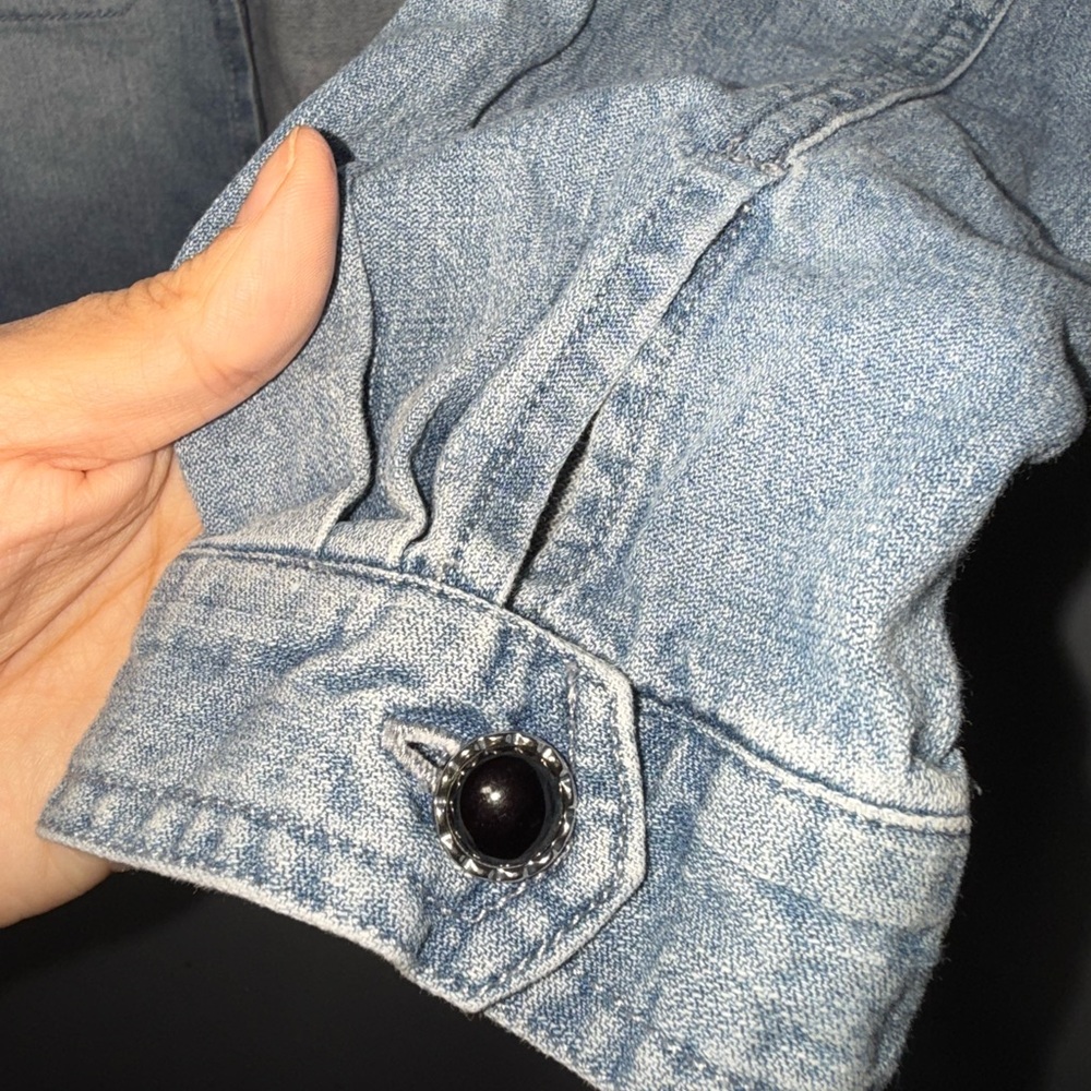 Democracy Ombré Denim Blue Top with cute Buttons size xs  EUC - Picture 6 of 11